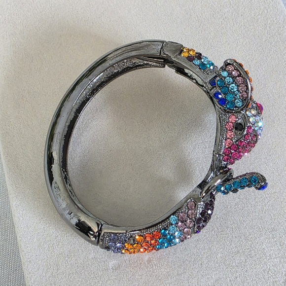Vintage Crystal Elephant Clamper / Hinge Bracelet - Picture 10 of 13
